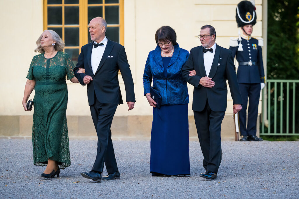 Prinsessan Sofias föräldrar Marie och Olle Hellqvist kom tillsammans med prins Daniels föräldrar Ewa och Olle Westling. 
